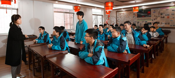 汉滨 分类教学，因材施教，采取“一类一方案、一人一目标”的教学方法