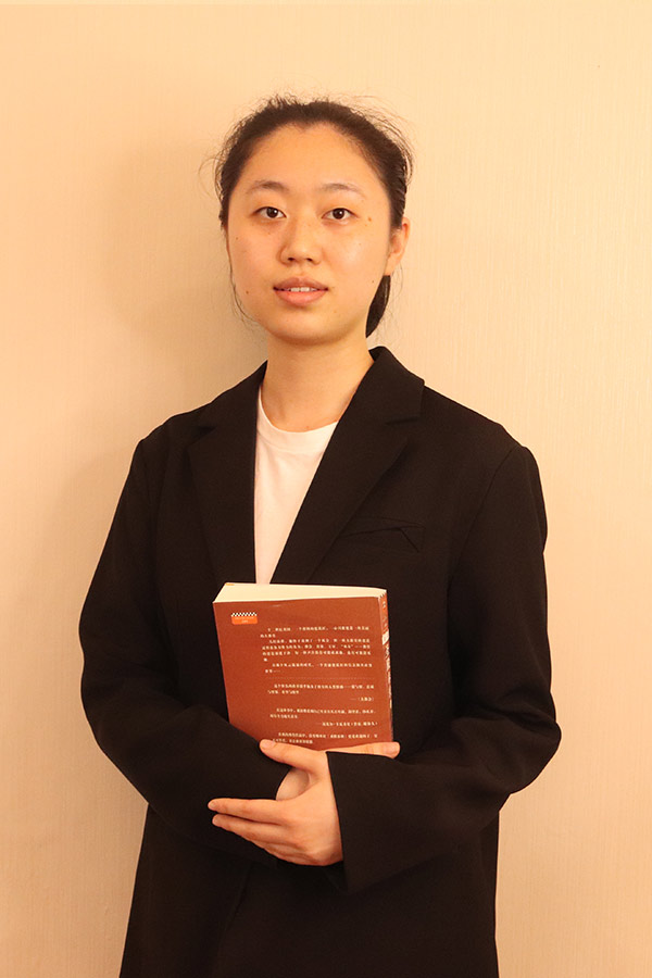 汉滨梁艺 本科学历，优秀班主任