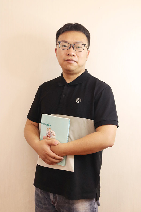 汉滨杨斌 本科学历，毕业于西安航空学院