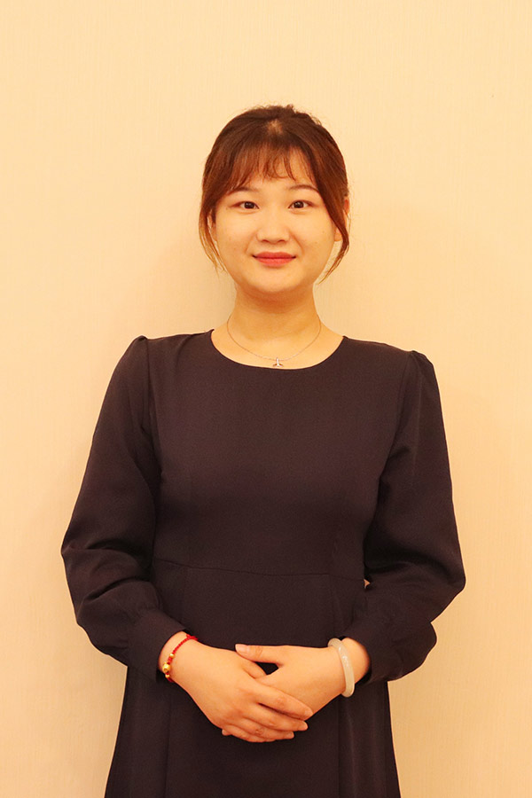 汉滨文哲 本科学历，优秀班主任
