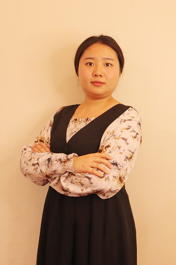汉滨何爱玲 本科学历，优秀班主任